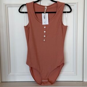 Vanilla Bay Ribbed Bodysuit – Button Front | Dusty Rose Peach| Size M | NWT